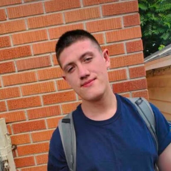 Meet your Posher, Andrew - Picture 2 of 2